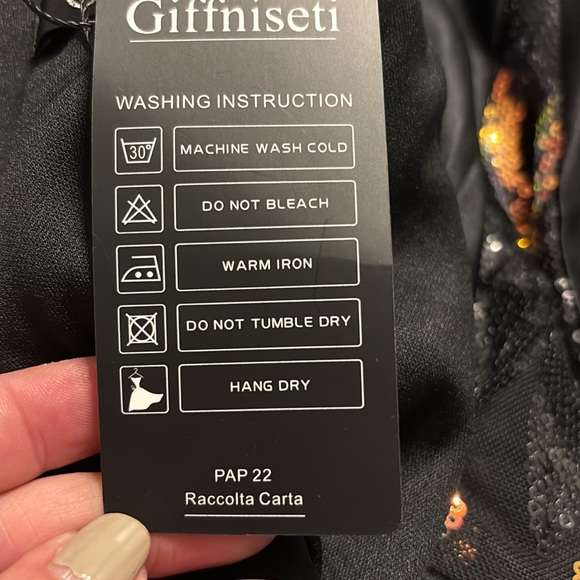 Giffniseti Sequin Gown - Picture 9 of 11